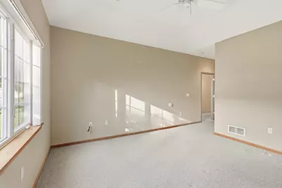 5364 S Butterfield Way, Greenfield, WI 53221 - Photo 12