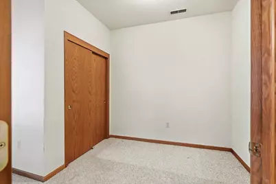 5364 S Butterfield Way, Greenfield, WI 53221 - Photo 16