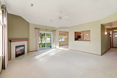 5364 S Butterfield Way, Greenfield, WI 53221 - Photo 4
