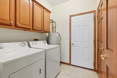 5364 S Butterfield Way, Greenfield, WI 53221 - Photo 22
