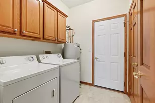 5364 S Butterfield Way, Greenfield, WI 53221 - Photo 22