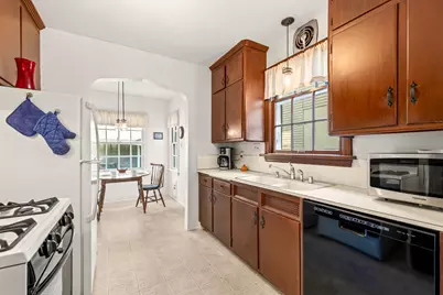 9220  Harding Blvd, Wauwatosa, WI 53226 - Photo 16