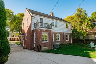 9220 Harding Blvd, Wauwatosa, WI 53226 - Photo 32
