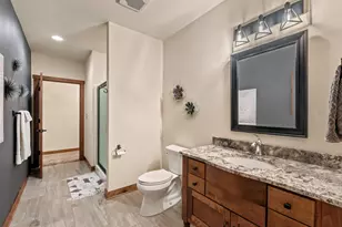 11542 N Creekside Ct, Mequon, WI 53092 - Photo 28