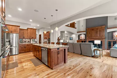 11542 N Creekside Ct, Mequon, WI 53092 - Photo 8
