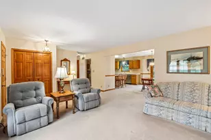 462 Deerwood Ct, Grafton, WI 53024 - Photo 4
