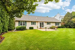 462 Deerwood Ct, Grafton, WI 53024 - Photo 16