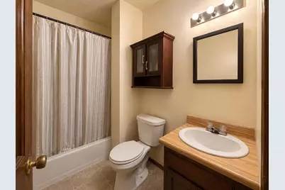 2375 S 16th St #2377, Milwaukee, WI 53215 - Photo 12