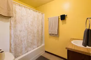 2375 S 16th St, Milwaukee, WI 53215 - Photo 8