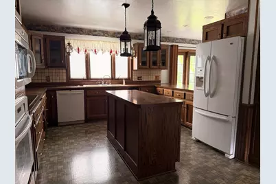 1780  Margaret Ct, Jackson, WI 53037 - Photo 10