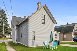 1602 S 10th St, Manitowoc, WI 54220 - Photo 4