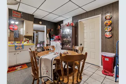 1602 S 10th St, Manitowoc, WI 54220 - Photo 8