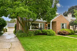 2425 N 81st St, Wauwatosa, WI 53213 - Photo 2
