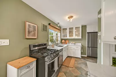 2425 N 81st St, Wauwatosa, WI 53213 - Photo 12