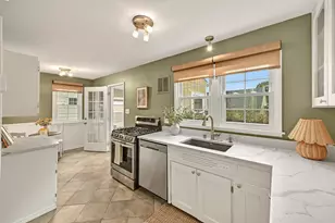 2425 N 81st St, Wauwatosa, WI 53213 - Photo 10
