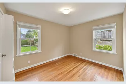 2425 N 81st St, Wauwatosa, WI 53213 - Photo 20