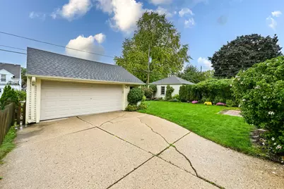 2425 N 81st St, Wauwatosa, WI 53213 - Photo 30
