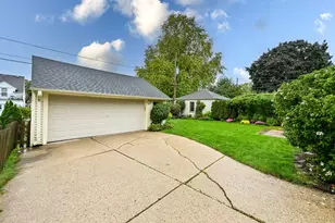 2425 N 81st St, Wauwatosa, WI 53213 - Photo 30