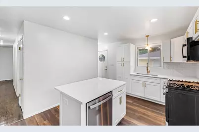 8254 N 106th St, Milwaukee, WI 53224 - Photo 8