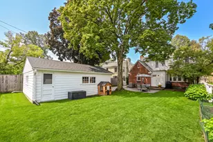 2630 N 89th St, Wauwatosa, WI 53226 - Photo 38