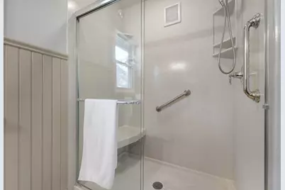 2301 W Dickinson Ct, Mequon, WI 53092 - Photo 20