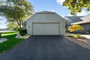 2301 W Dickinson Ct, Mequon, WI 53092 - Photo 28