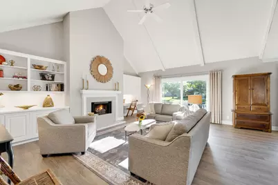 2301 W Dickinson Ct, Mequon, WI 53092 - Photo 4
