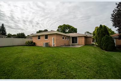 5624 S 24th St, Milwaukee, WI 53221 - Photo 32