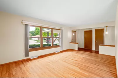5624 S 24th St, Milwaukee, WI 53221 - Photo 4