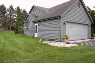 W180N9872 Riversbend Circle, Germantown, WI 53022 - Photo 2