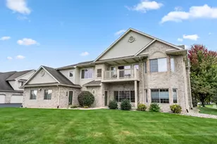 1527 Summerset Dr, Racine, WI 53406 - Photo 2