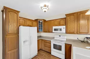 1527 Summerset Dr, Racine, WI 53406 - Photo 14