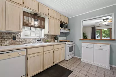 2526 S 70th St, Milwaukee, WI 53219 - Photo 10