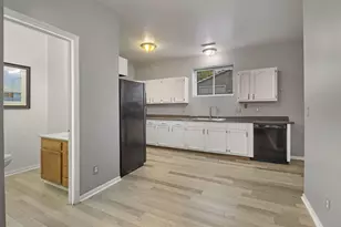 1023 44th St, Kenosha, WI 53140 - Photo 8