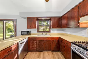 5110 S Woodridge Ln, New Berlin, WI 53146 - Photo 20