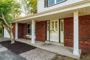 5110 S Woodridge Ln, New Berlin, WI 53146 - Photo 6