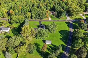 S55W23639 Hickory Ridge Dr, Waukesha, WI 53189 - Photo 8