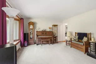 S55W23639 Hickory Ridge Dr, Waukesha, WI 53189 - Photo 12