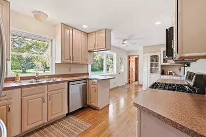 S55W23639  Hickory Ridge Dr, Waukesha, WI 53189 - Photo 14
