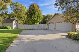 S44W23627 Amy James Dr, Waukesha, WI 53189 - Photo 28