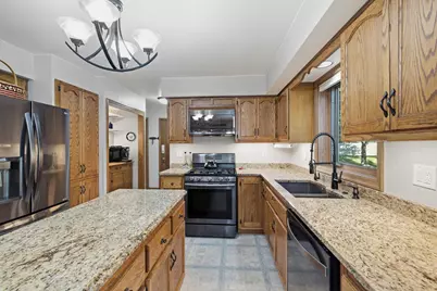 S44W23627  Amy James Dr, Waukesha, WI 53189 - Photo 8
