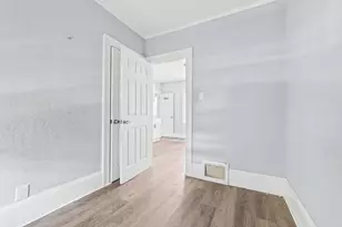 5720 W Rogers St, West Allis, WI 53219 - Photo 8