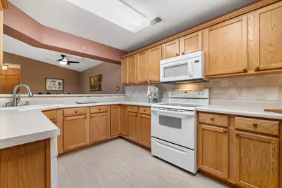 1122 N Sunnyslope Dr #203, Racine, WI 53406 - Photo 6