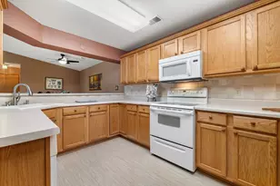 1122 N Sunnyslope Dr, Racine, WI 53406 - Photo 6