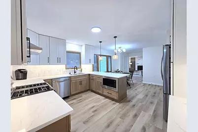 6730  Manchester Dr, Greendale, WI 53129 - Photo 2