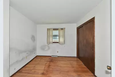 14870 W Kingsway Dr, New Berlin, WI 53151 - Photo 18