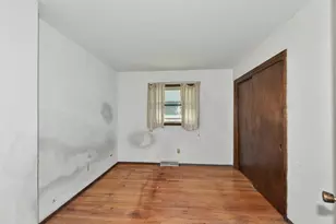 14870 W Kingsway Dr, New Berlin, WI 53151 - Photo 18