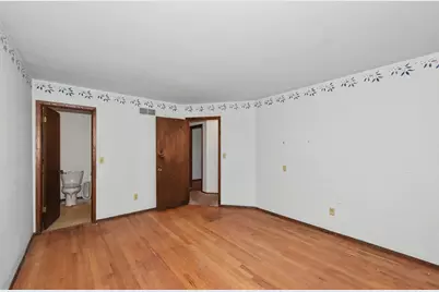 14870 W Kingsway Dr, New Berlin, WI 53151 - Photo 16