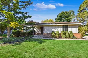 14870 W Kingsway Dr, New Berlin, WI 53151 - Photo 1