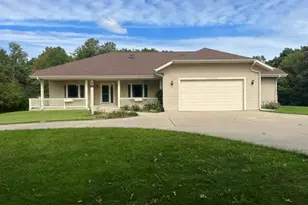 S80W36100 Oak Ridge Dr, Eagle, WI 53119 - Photo 2